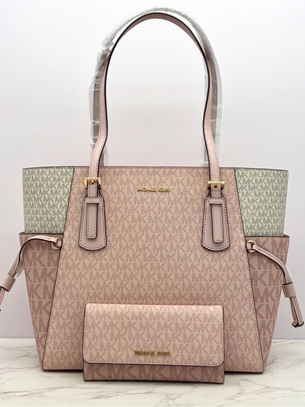 Michael Kors Jet Set Travel Voyager Signature Tote Shoulder Bag and Wallet Set